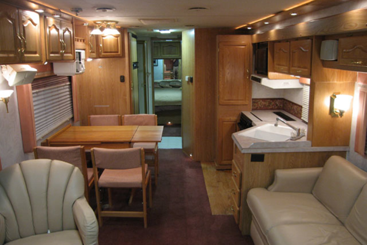 1998 Georgie Boy Cruise Master, 3