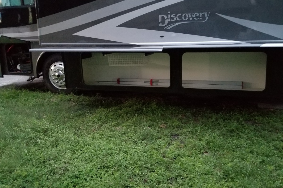 2008 Fleetwood Discovery 40X, 5