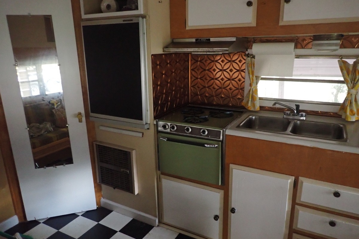 1973 Road Ranger 14 foot travel trailer in Houston, TX
