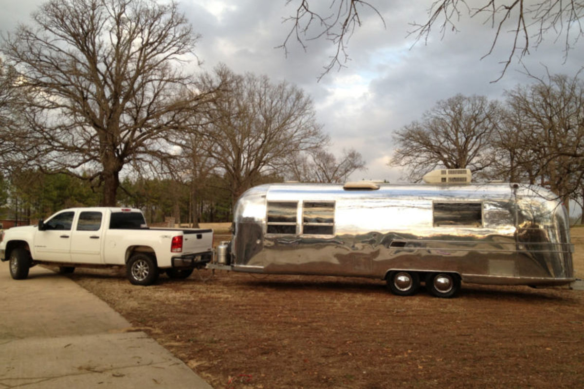 1968 Airstream Land Yacht Ambassador, 2