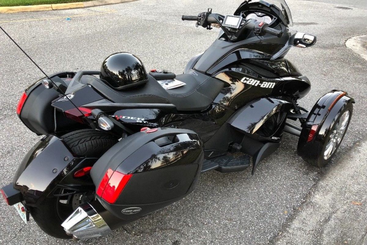 2013 Can-Am ST LIMITED, 1