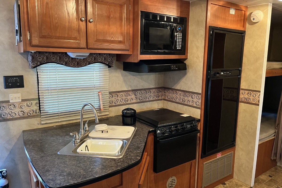 2012 Monaco R-vision Silver Creek 26BHS, 4