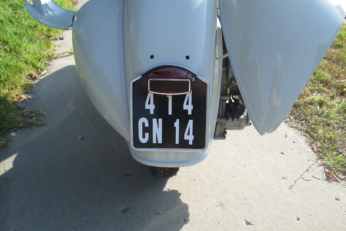 1955 Vespa 125 ACMA, 11