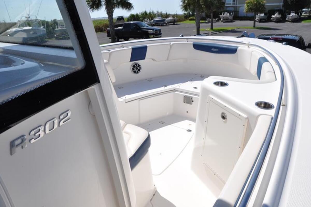 2017 Robalo R302, 18