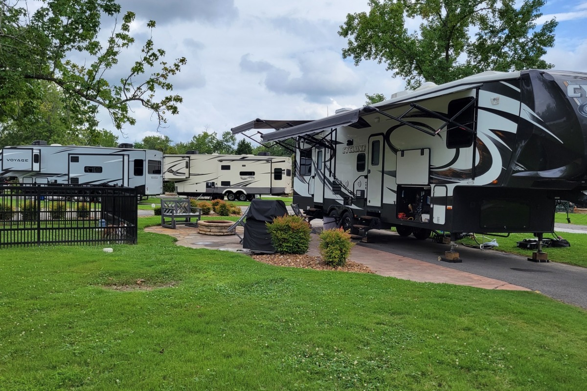 2015 Heartland Cyclone 3100, 10
