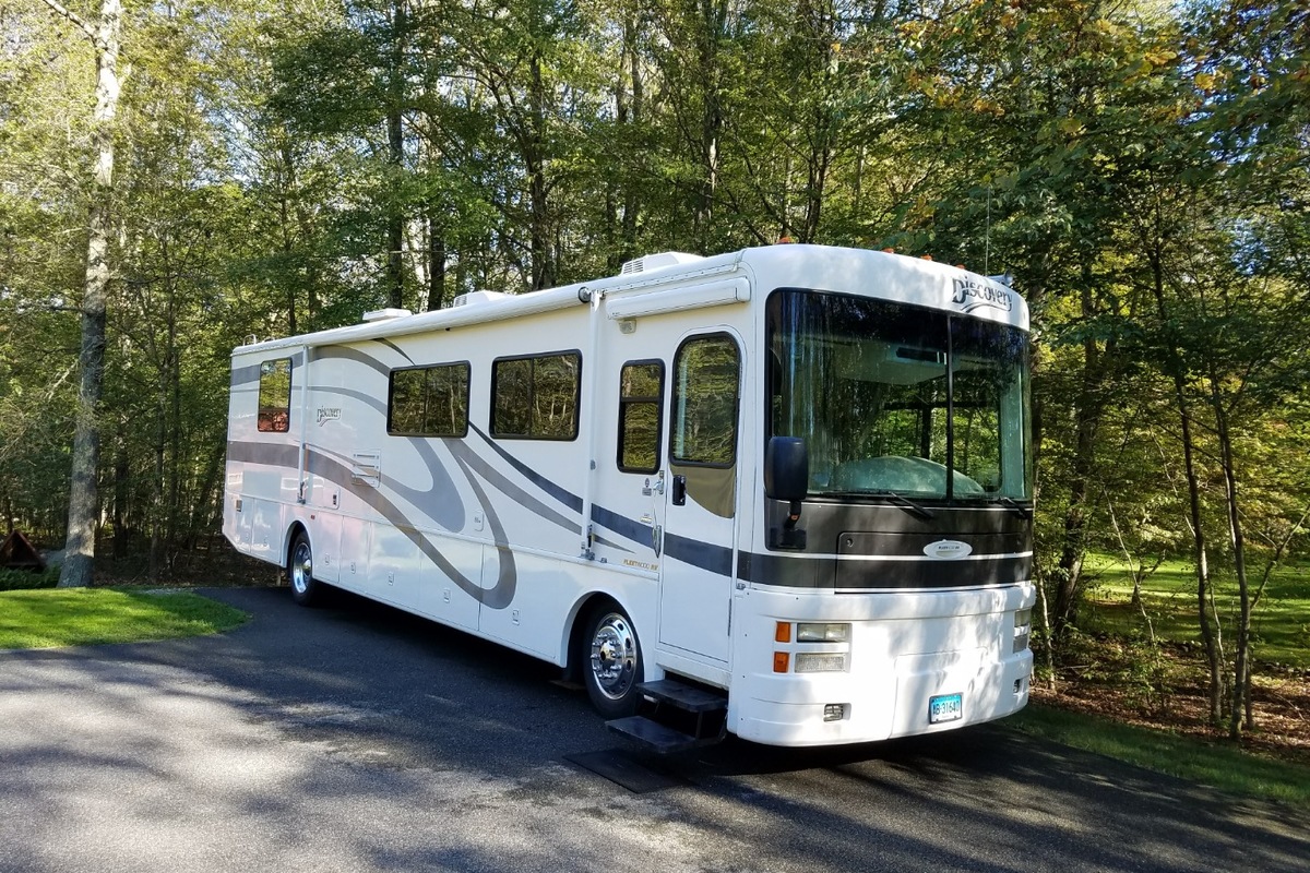 2001 2001.5 Fleetwood Discovery 38D in East Hampton, CT