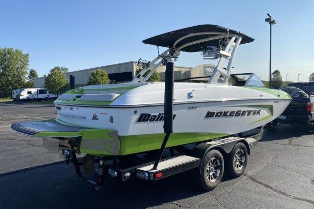2016 Malibu Wakesetter 22 MXZ, 1
