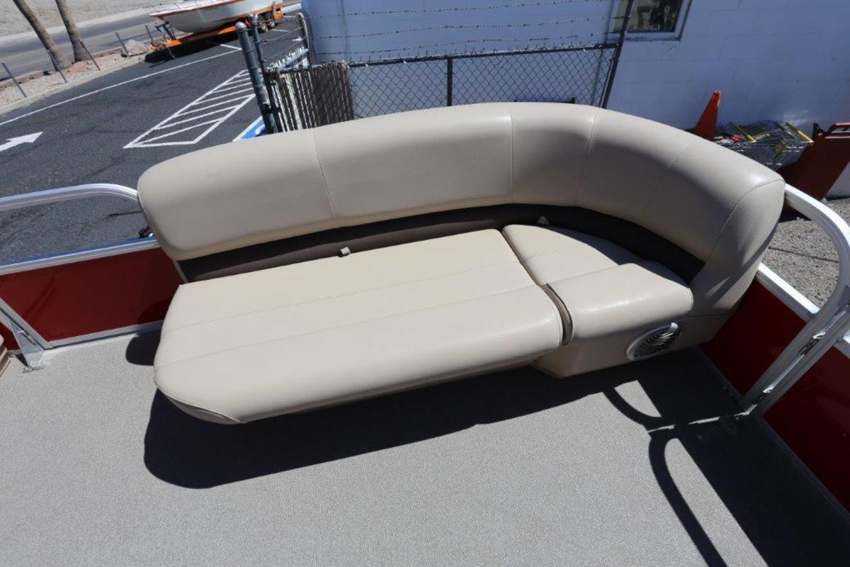 2017 Sun Tracker 20DLX, 5