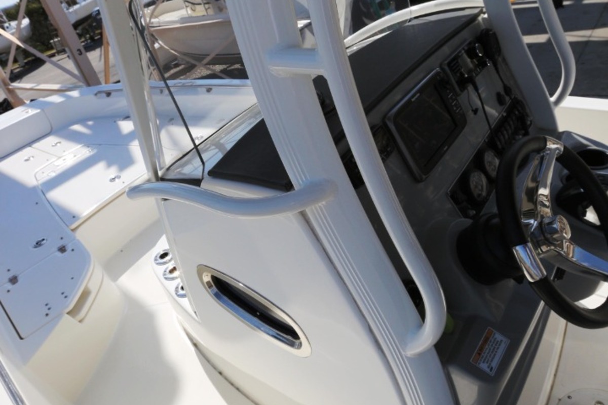 2015 Boston Whaler 240 Dauntless, 16