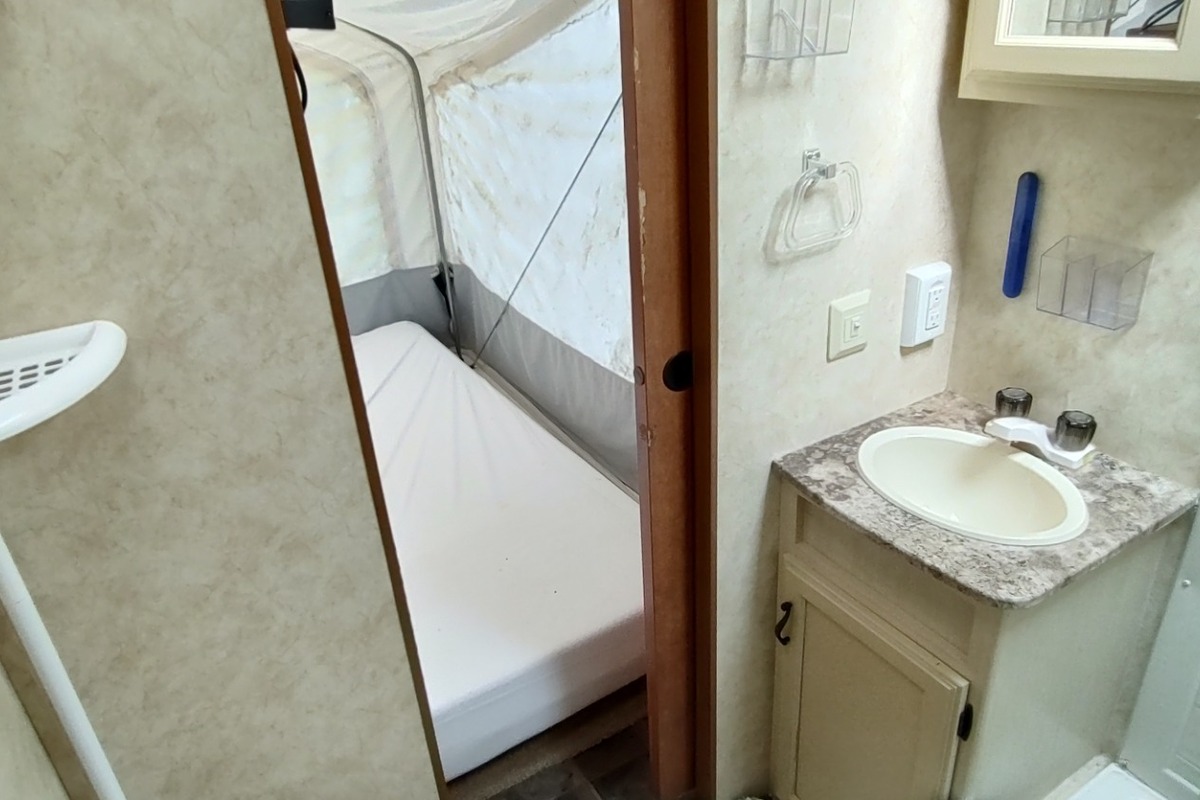 2012 Coachman Apex 16RBX, 7