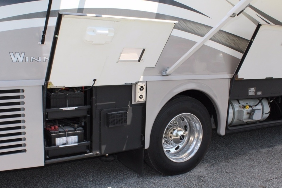 2005 Winnebago Journey 36G, 7