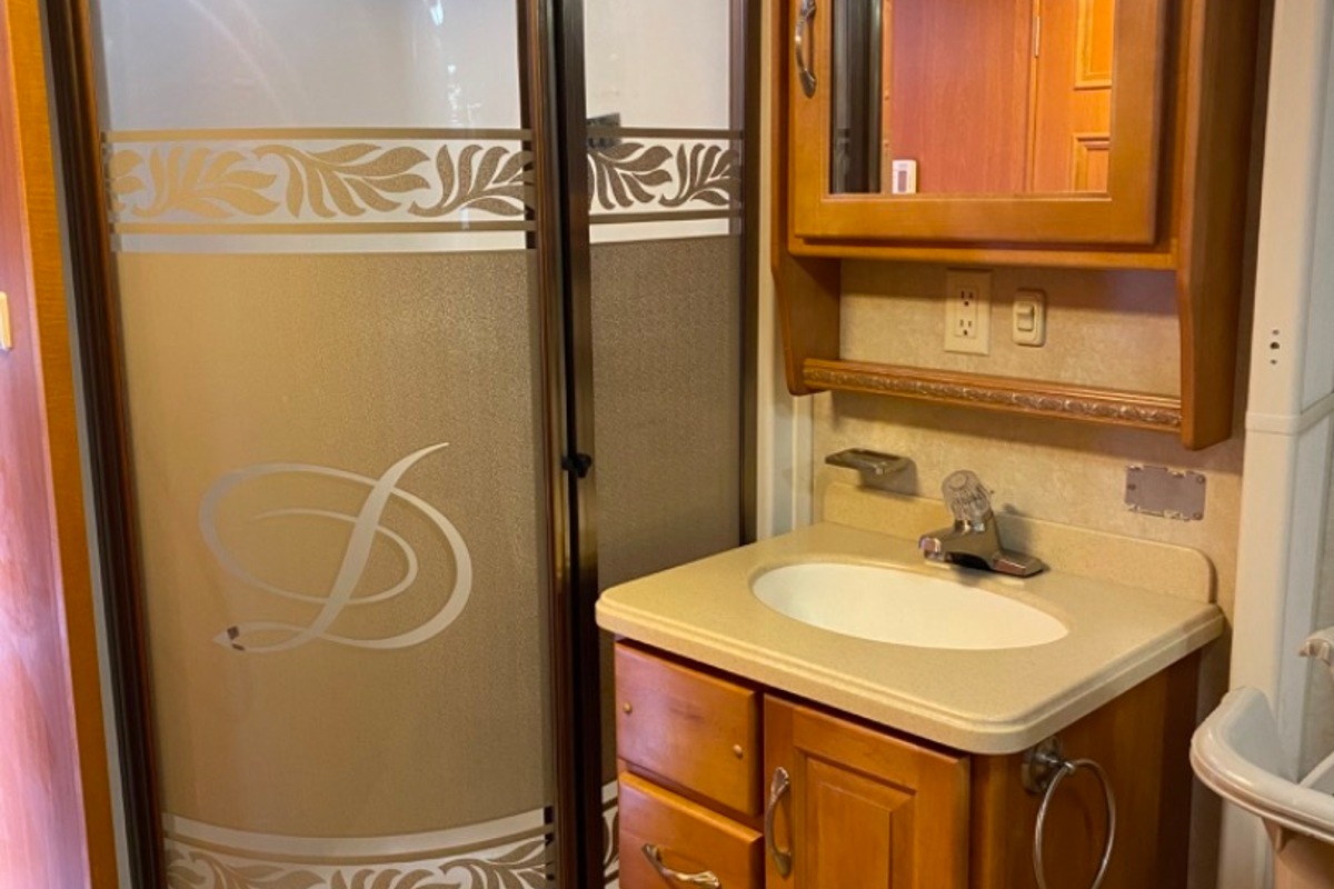 2005 Double Tree Mobile Suites Gold, 10