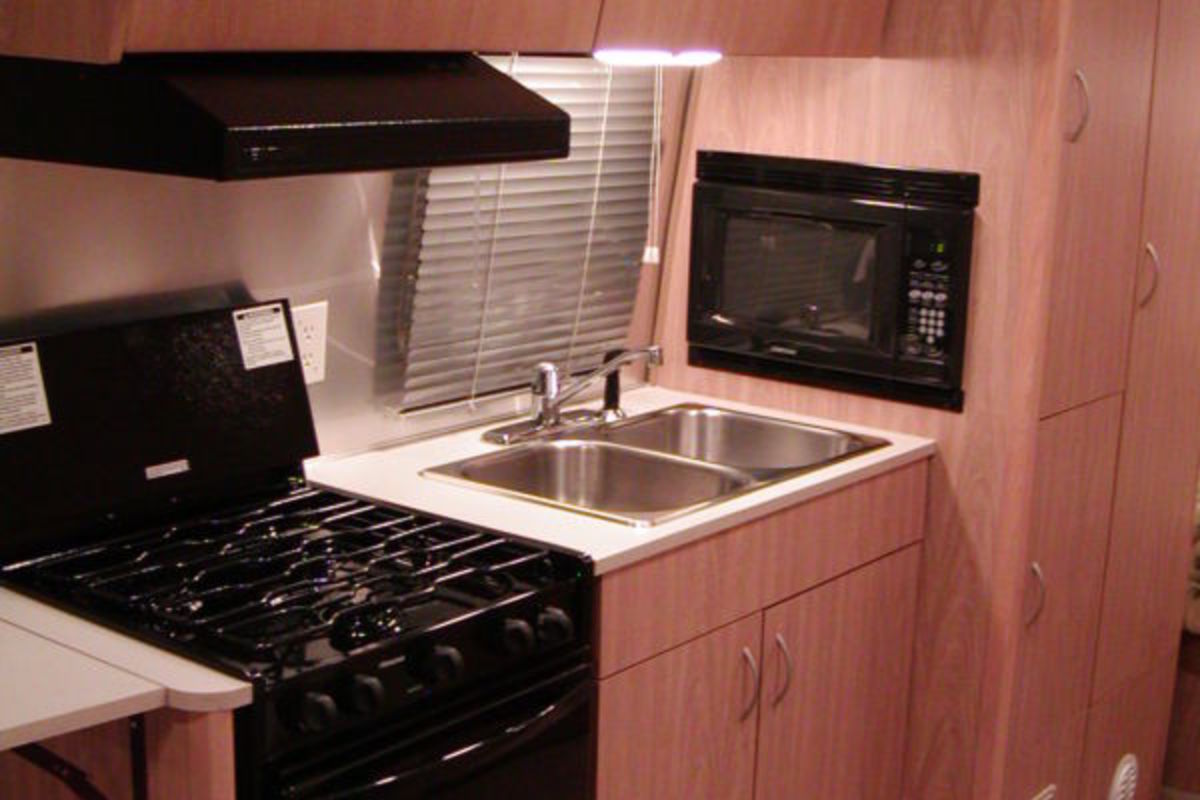 2003 Airstream Safari S25C WB, 3