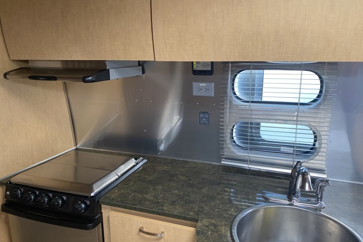 2013 Airstream Flying Cloud 28, 3