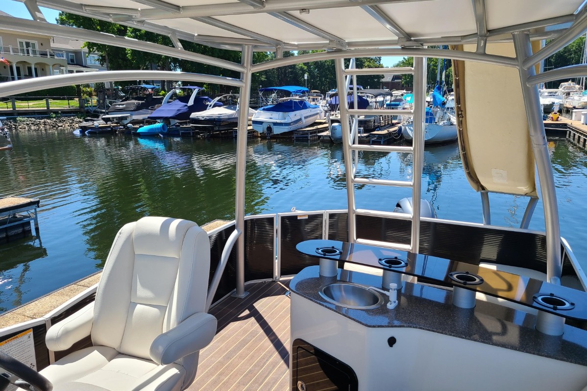 2019 Godfrey 255 SDB, 5