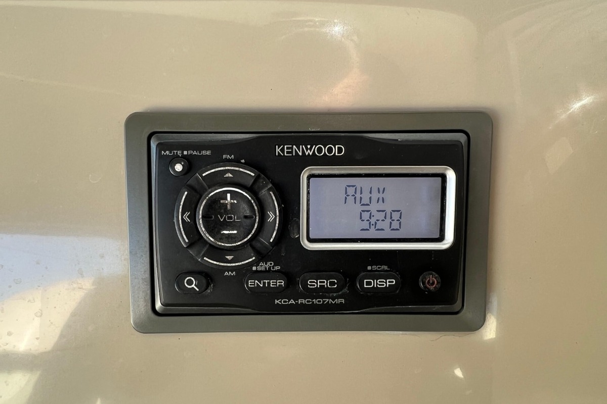 2002 Rinker 342 Fiesta Vee, 28