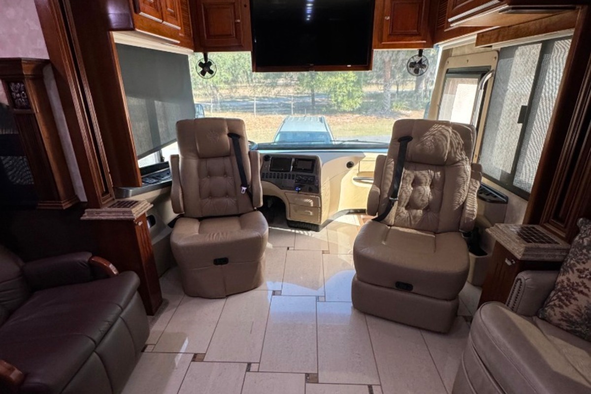 2011 Tiffin Zephyr 45QBZ, 18