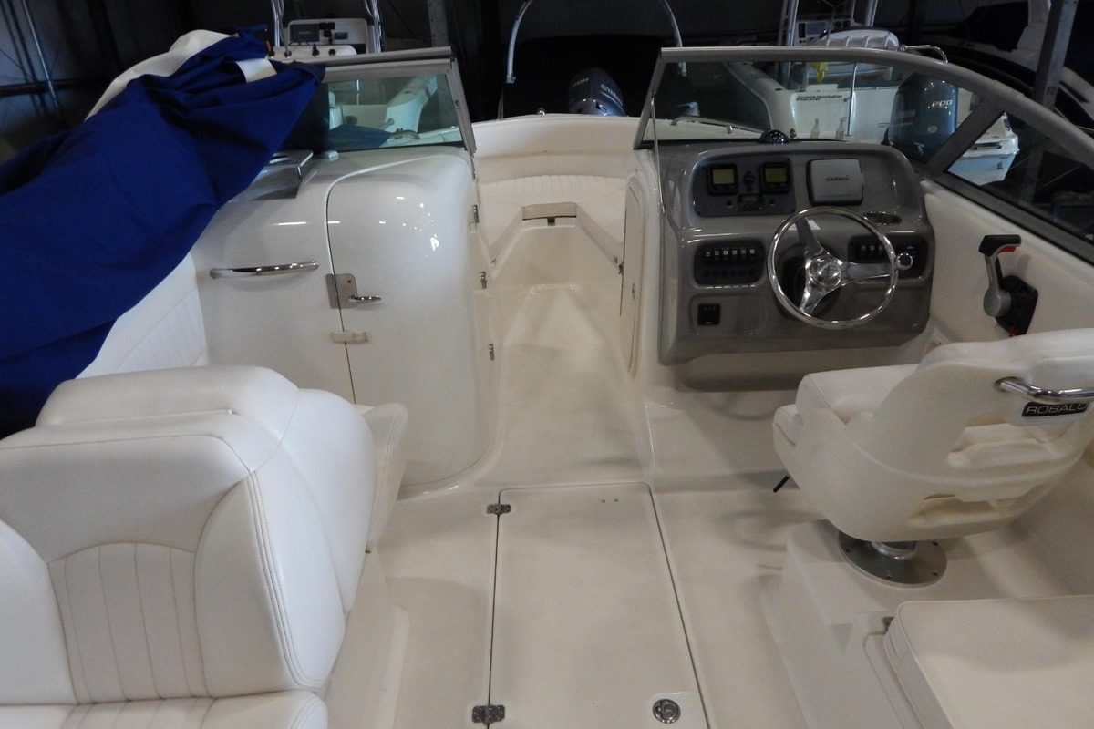 2010 Robalo R227 Dual Console, 16