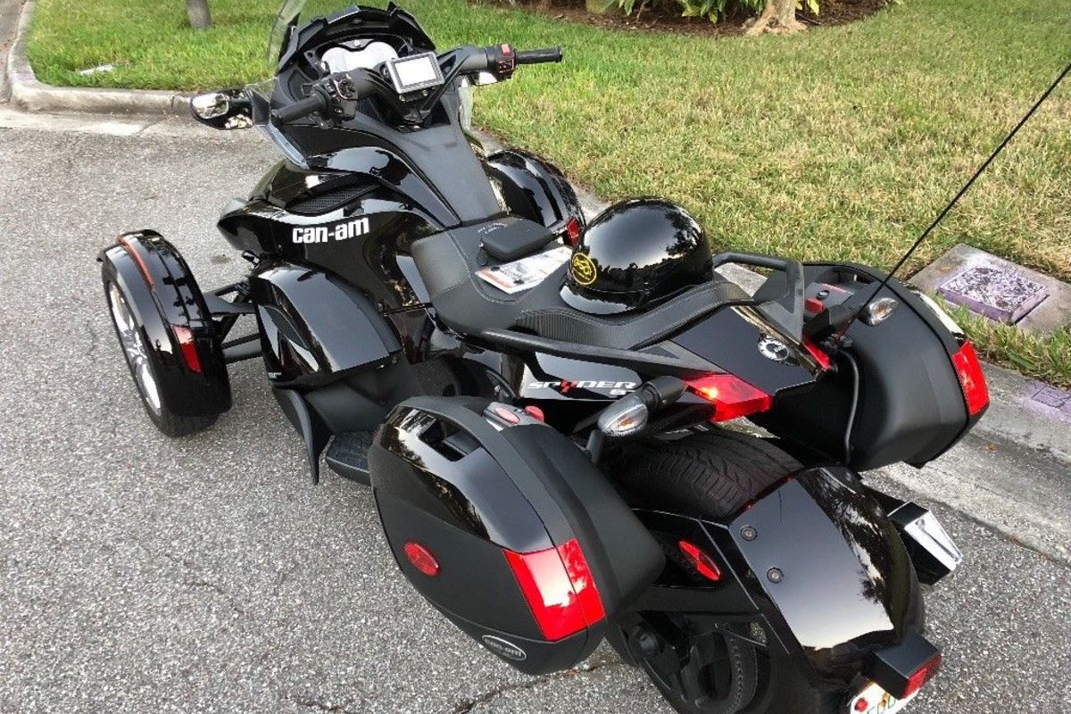 2013 Can-Am ST LIMITED, 2