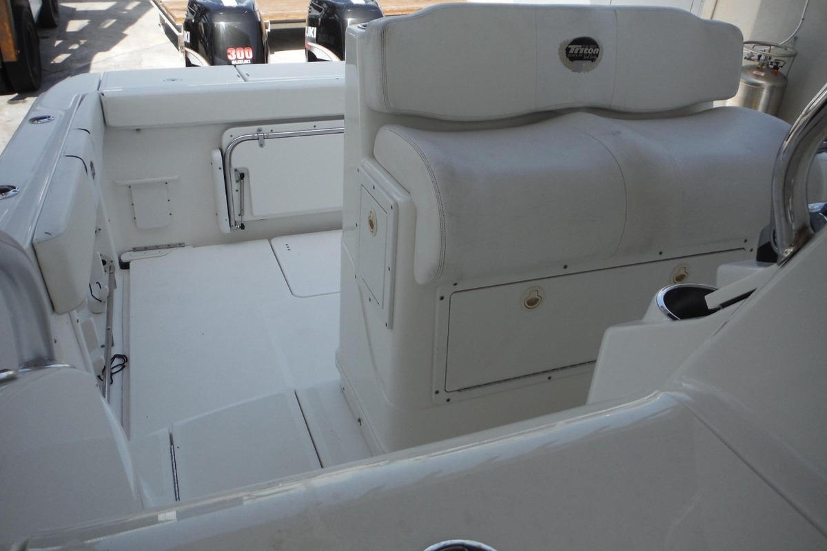 2007 Triton Boats 351 Express, 18