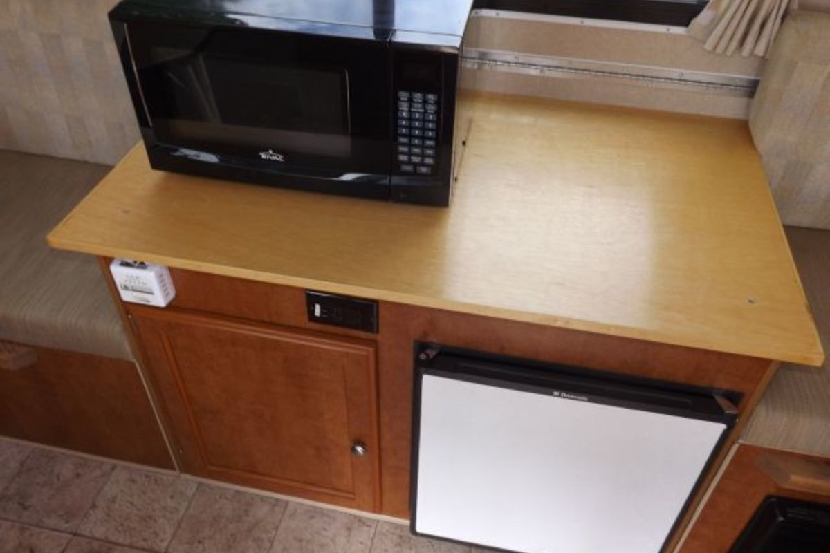 2009 CHALET EXPLORER 16, 3