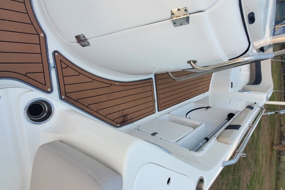 2017 Hurricane 231 SS, 9