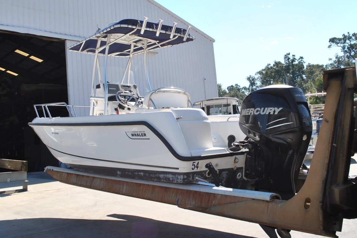 2008 Boston Whaler 210 Outrage, 5