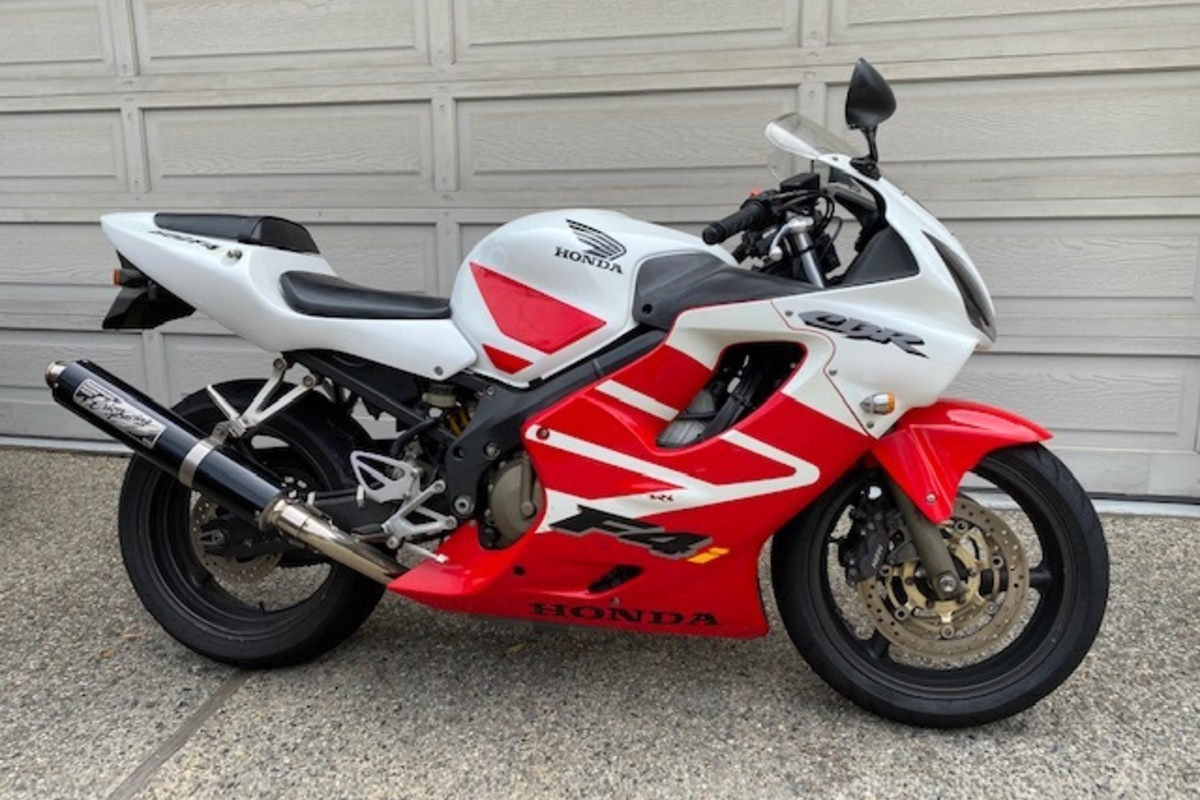 thumbnail image 2 of Honda CBR 600 F / 600 RR / 600F4i Oil Change Kit - Includes Oil Filter, Drain Plug Washer & 3 Qts GN4 10W30 Oil 2 of 14