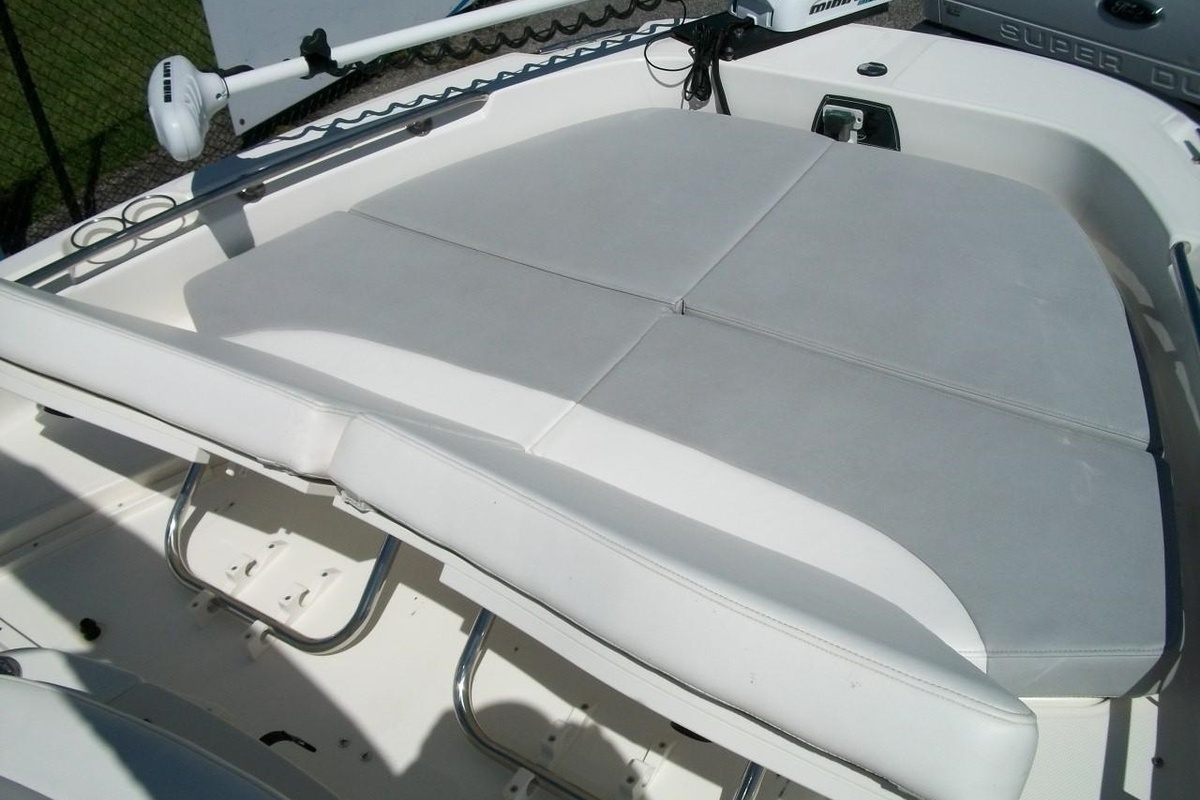 2014 Boston Whaler 210 Dauntless, 10