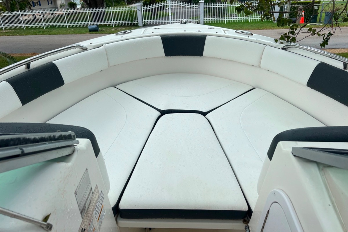 2016 Robalo 227 DC, 1