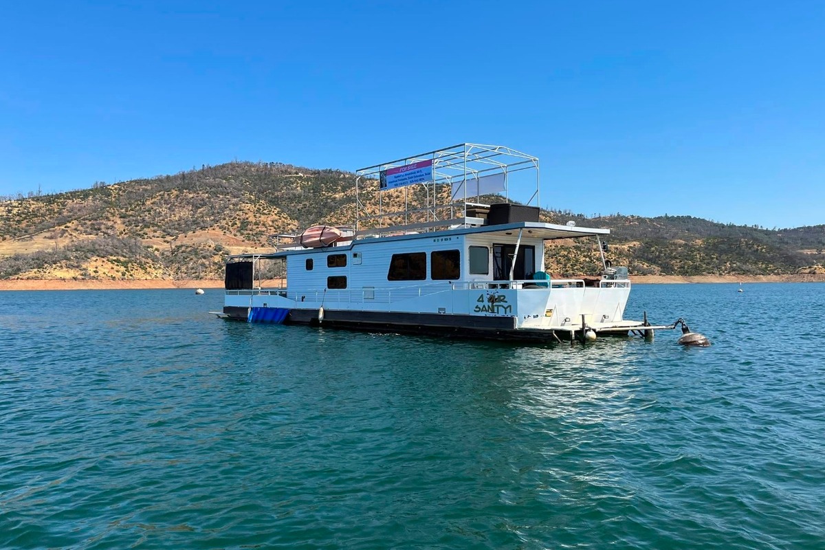 1979 MasterFab HOUSEBOAT in Oroville, CA