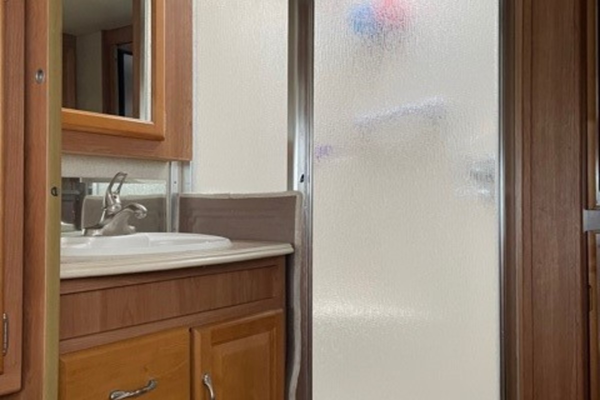 2008 National RV Dolphin DL35C, 11