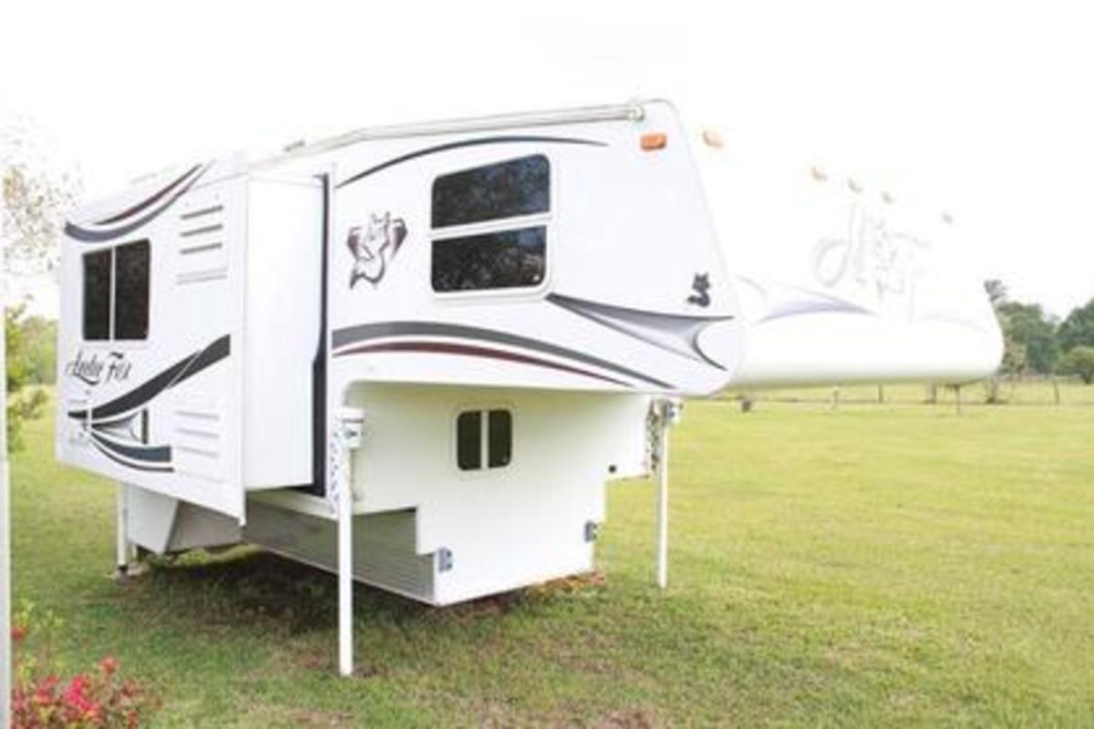 2013 ARTIC FOX 811, 1