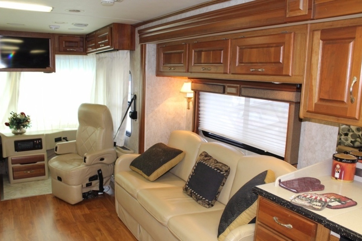 2005 Holiday Rambler Endeavor 40PDQ, 18