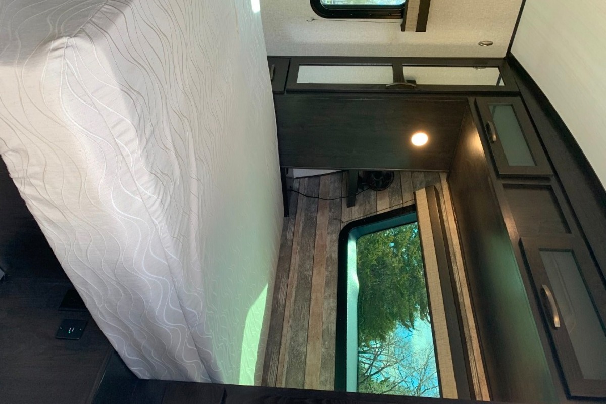 2021 Forest River Surveyor 287BHSS Luxury in Overland Park, KS