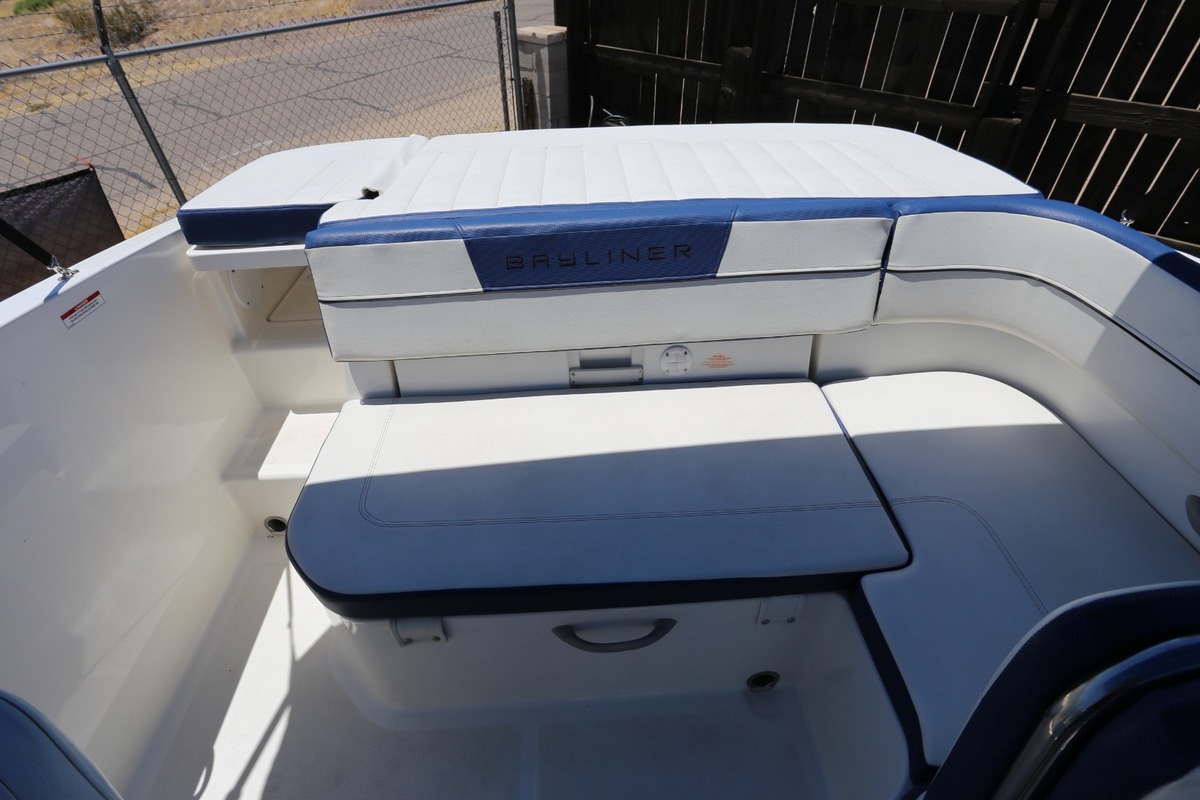 2016 Bayliner VR5, 16