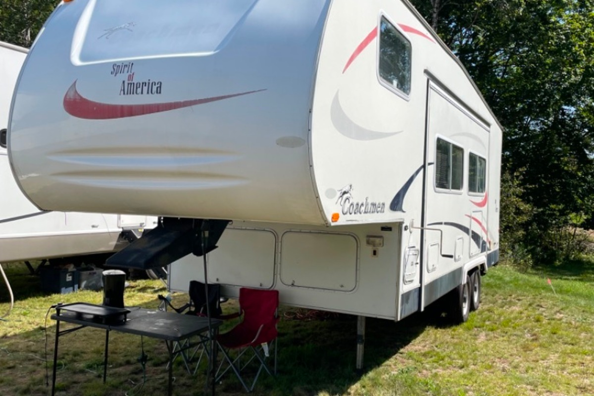 2006 Coachmen Spirit of America 525TBS, 1