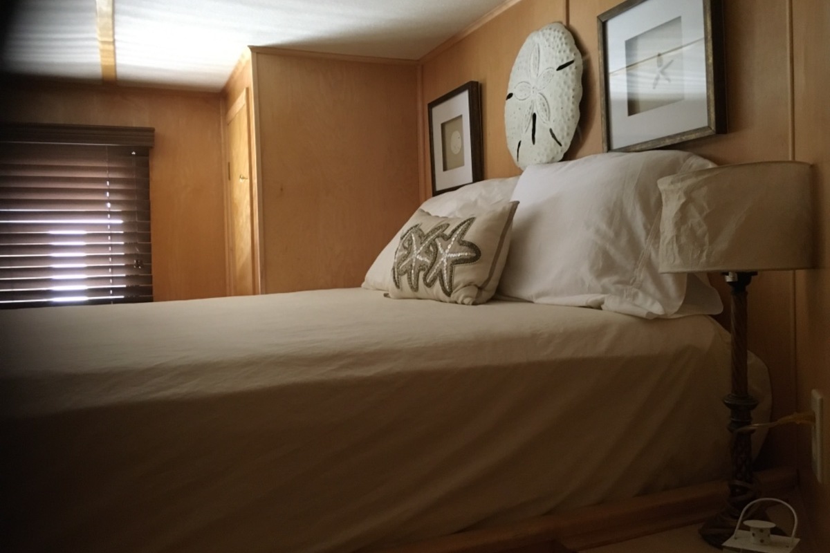 2000 Lakeview Houseboat, 1