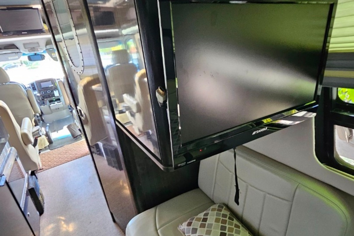 2012 Mercedes Airstream Interstate 3500 Extend Mercedes Sprinter, 8