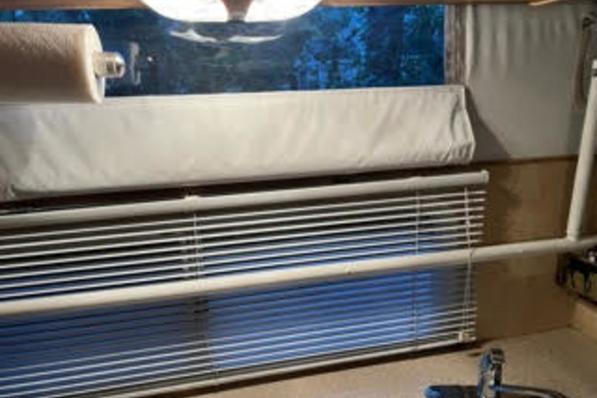 2008 Outfitter Apex 8 - pop up Truck Camper for long bed truck, 7
