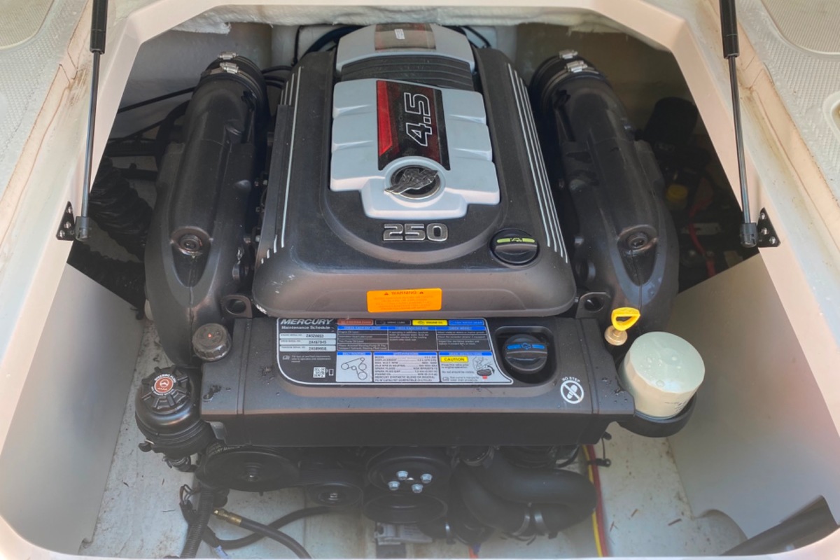 2018 Chaparral H2O 21, 5
