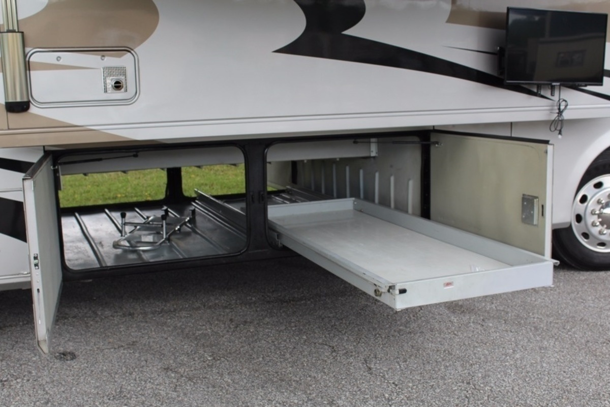 2005 Holiday Rambler Endeavor 40PDQ, 1
