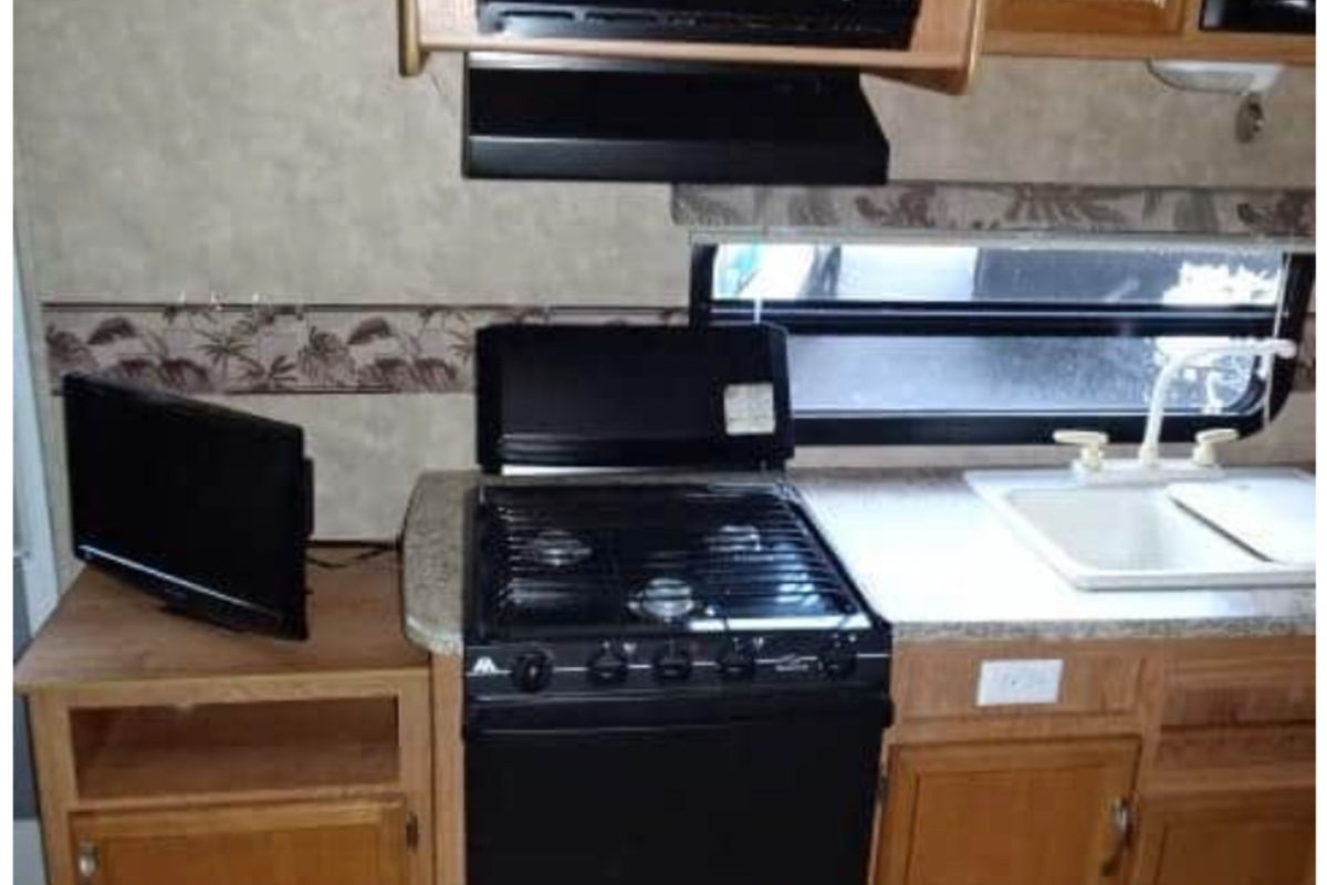 2008 Jayco Jayfeather X23B White with blue and biege trim, 5