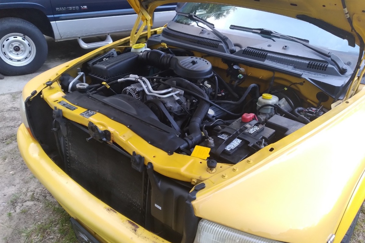 1999 Dodge Dakota R/T, 8