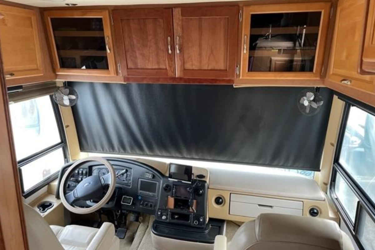 2008 National RV Dolphin DL35C, 7