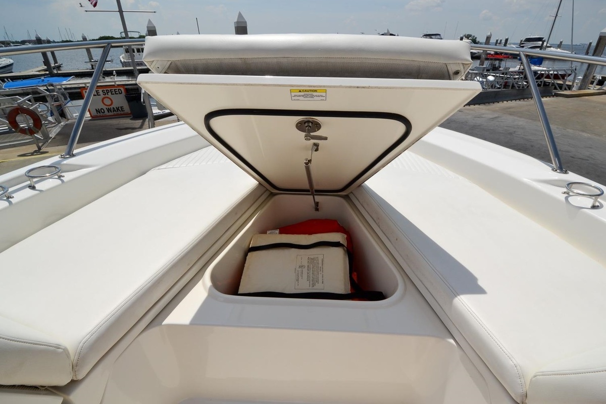 2009 Boston Whaler 230 Dauntless, 13