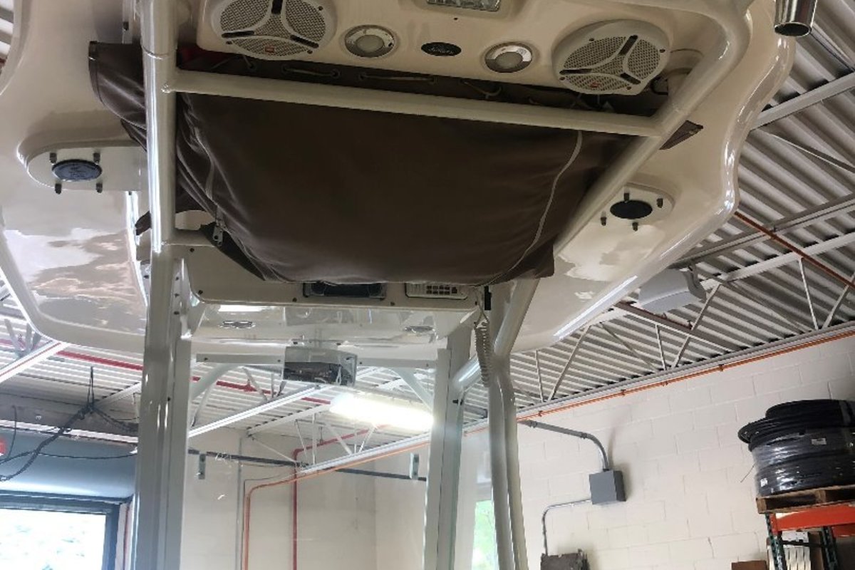 2011 Everglades Boats 230CC Center Console, 7