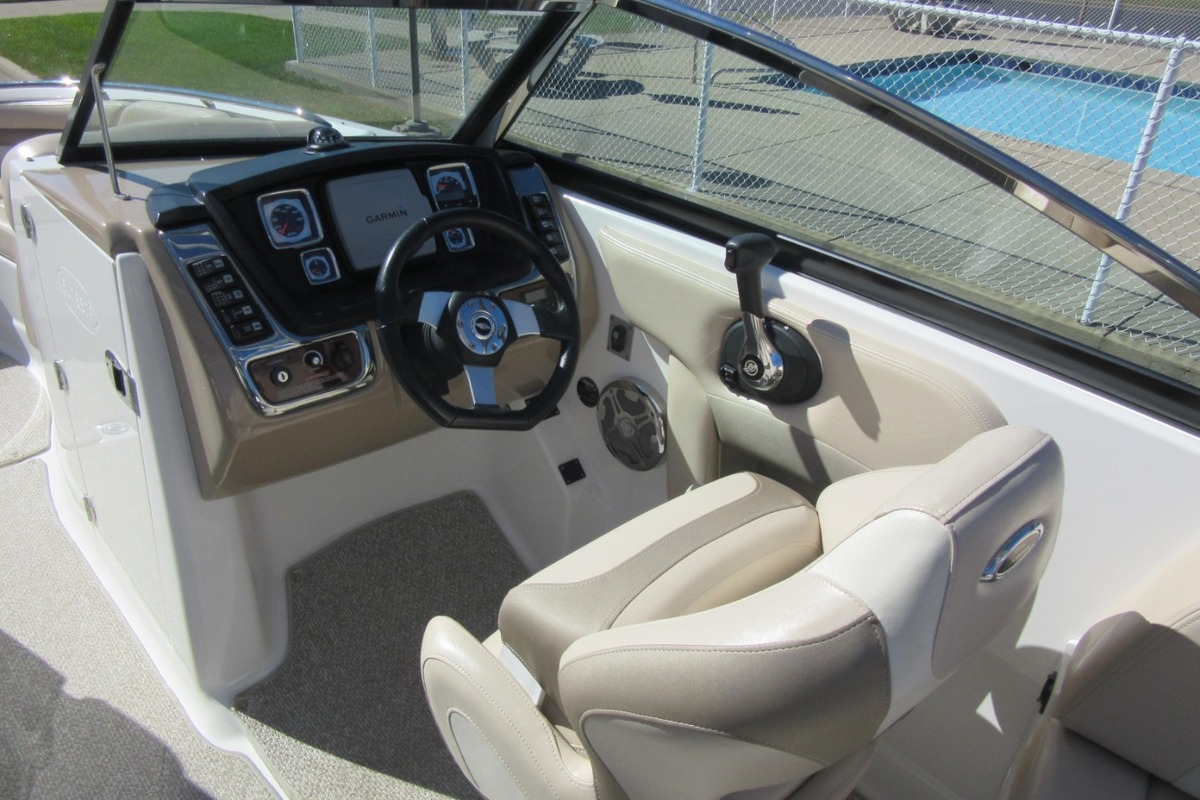 2012 Chaparral 264 Sunesta Runabout, 2
