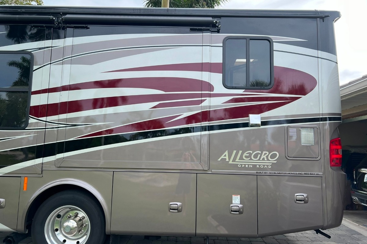 2016 Tiffin Allegro 36 LA, 9
