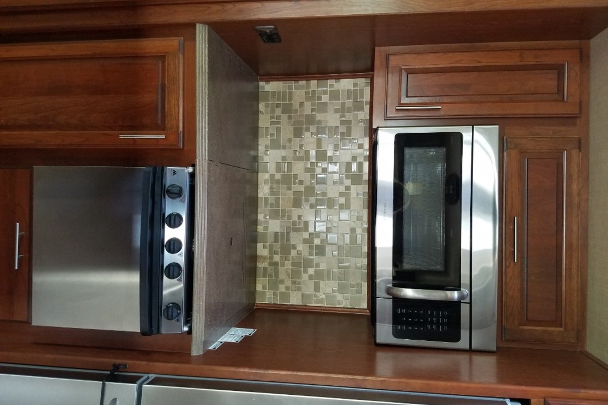 2015 Dynamax Trilogy 38WT Low Miles and 2 yr warranty, 15